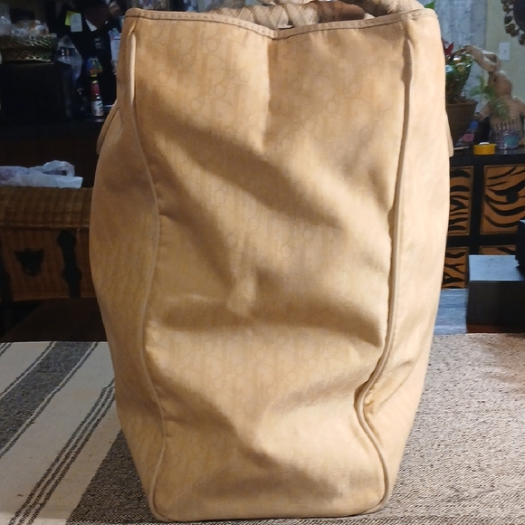 Elegant Cream Designer Tote Bag - Picture 4 of 16